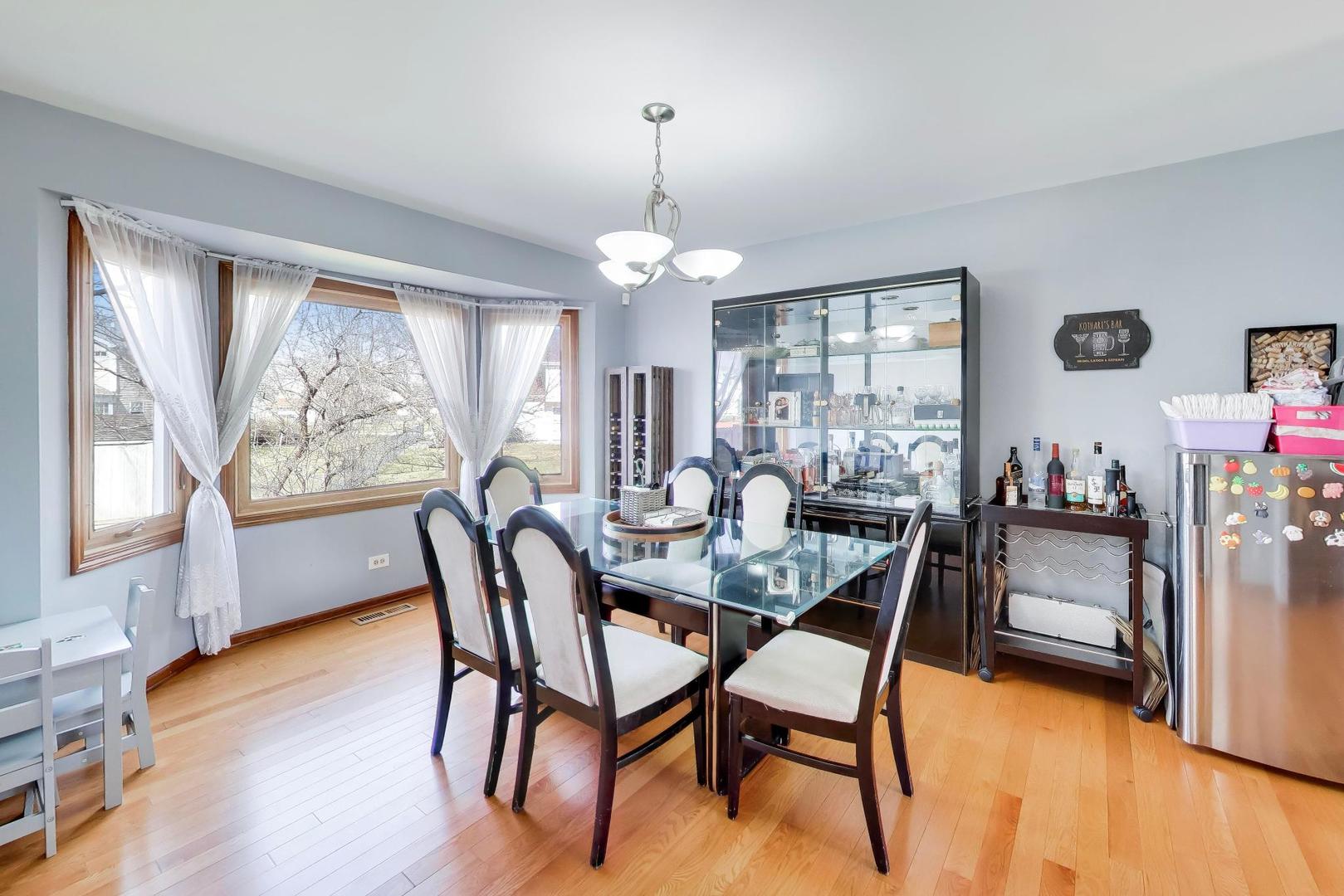 1075 Longford Road, Bartlett, IL 60103