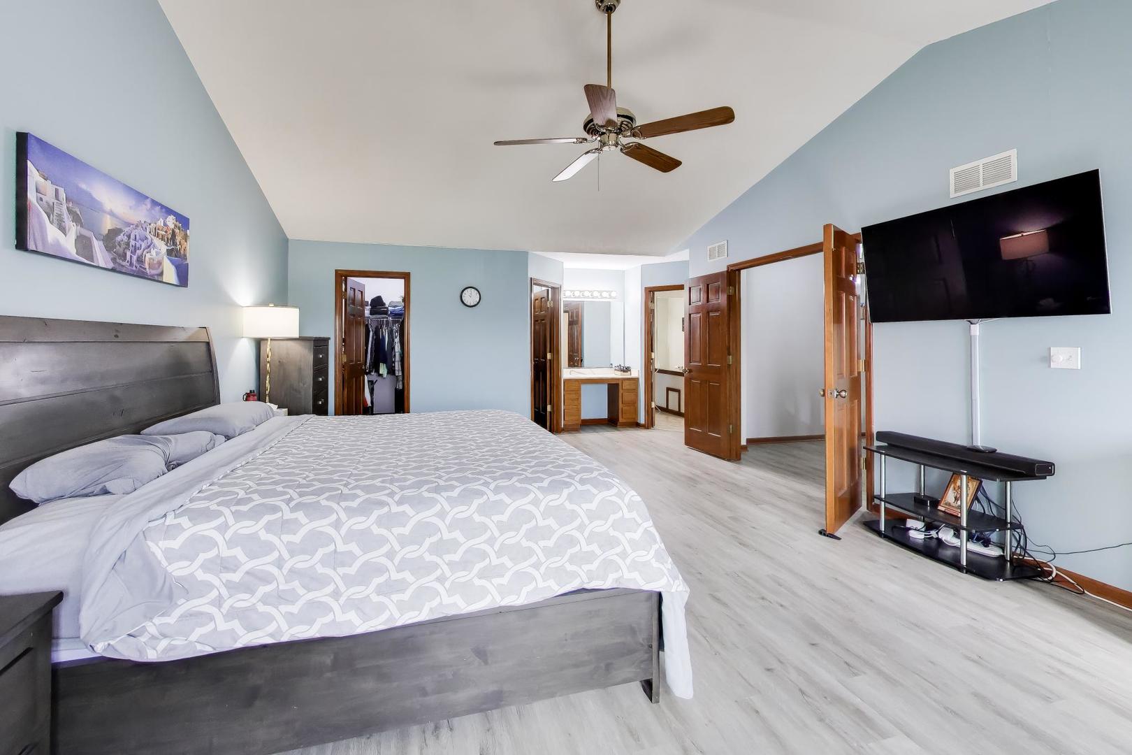 1075 Longford Road, Bartlett, IL 60103