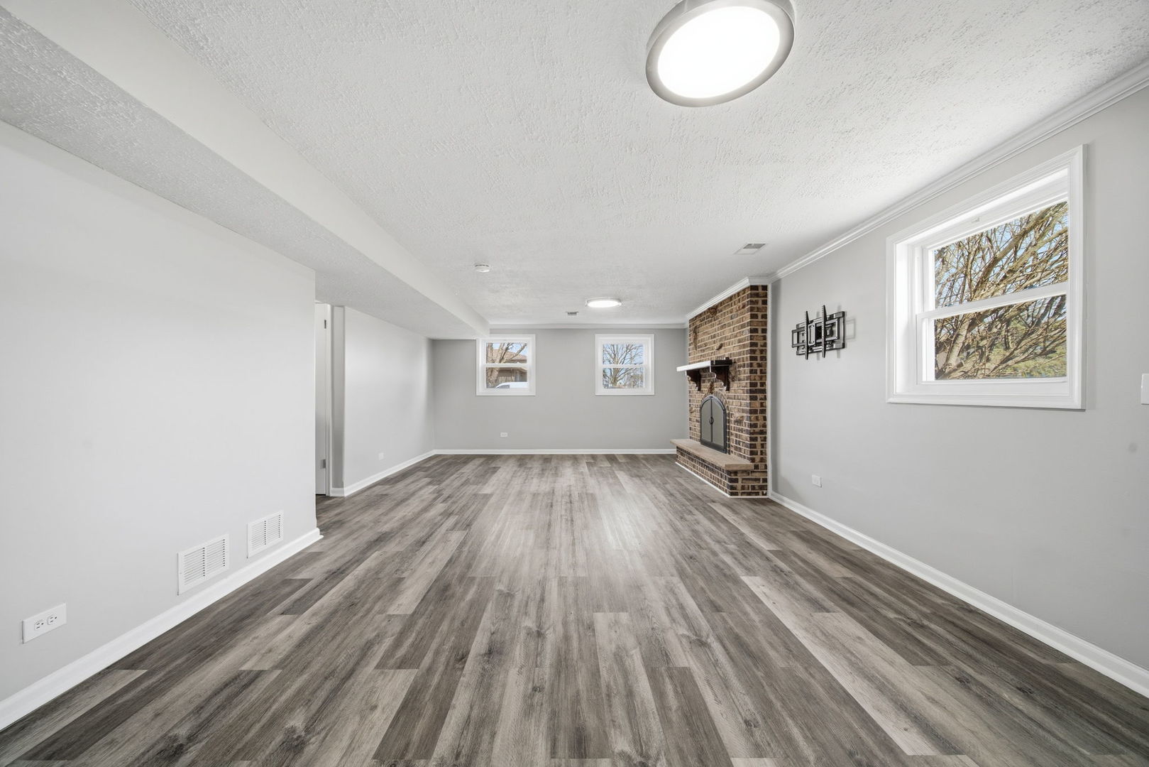 16740 Forest Avenue, Oak Forest, IL 60452