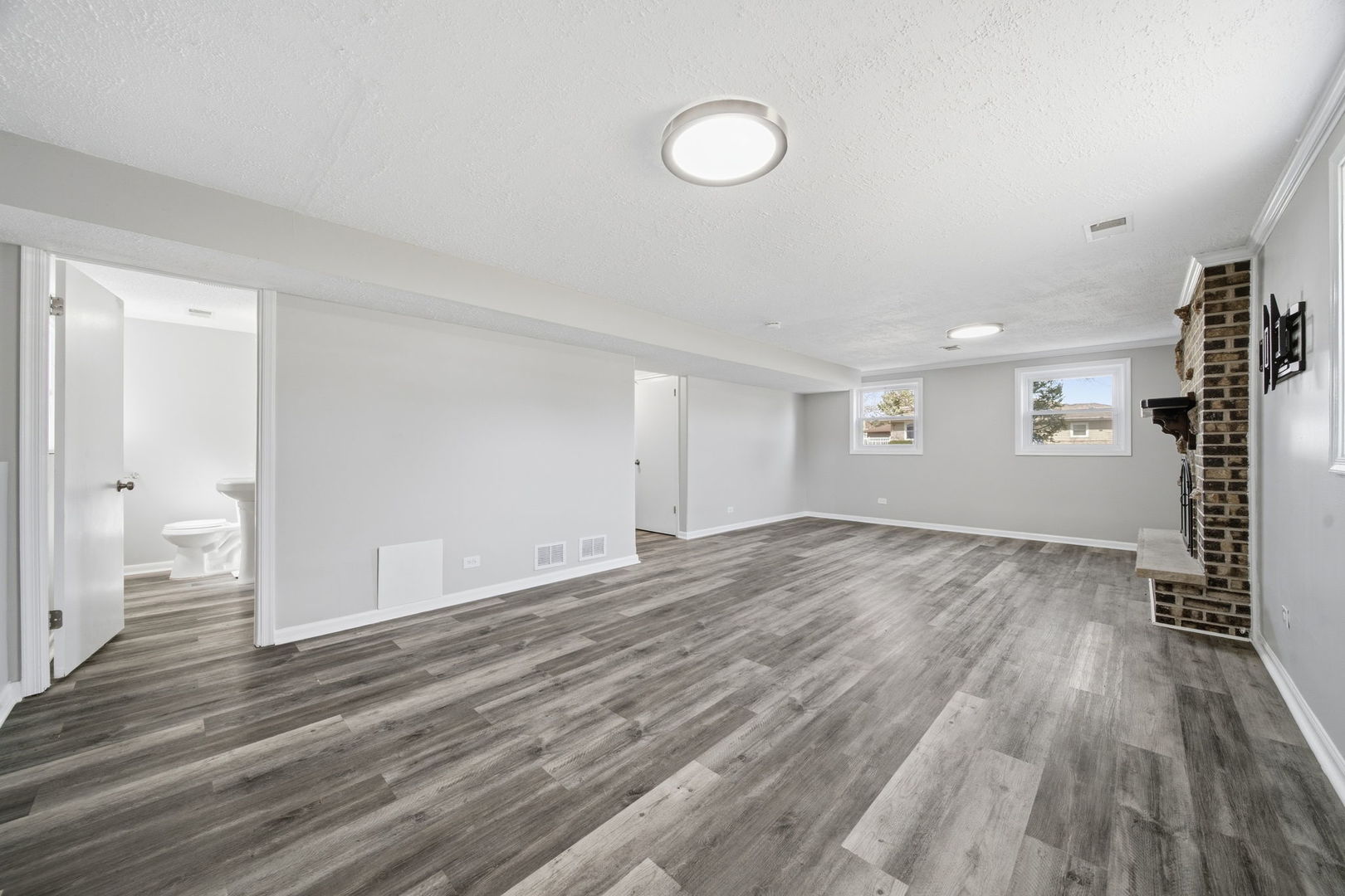 16740 Forest Avenue, Oak Forest, IL 60452