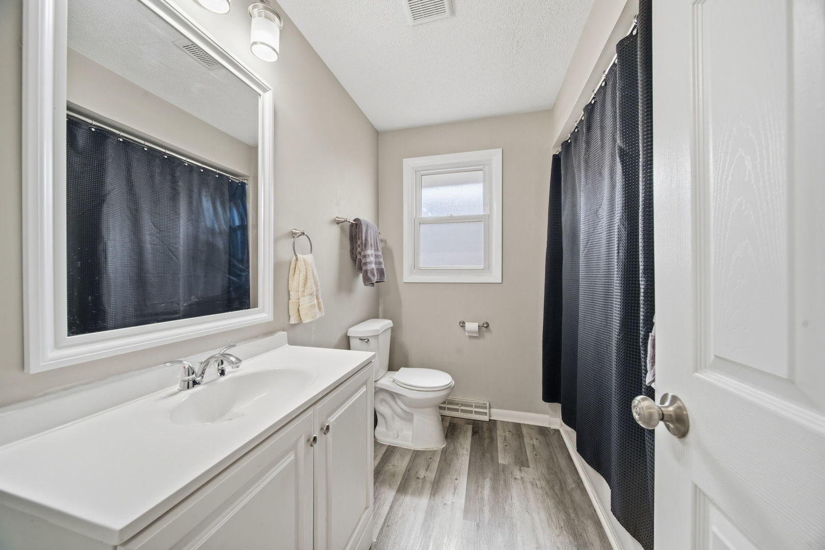 16740 Forest Avenue, Oak Forest, IL 60452