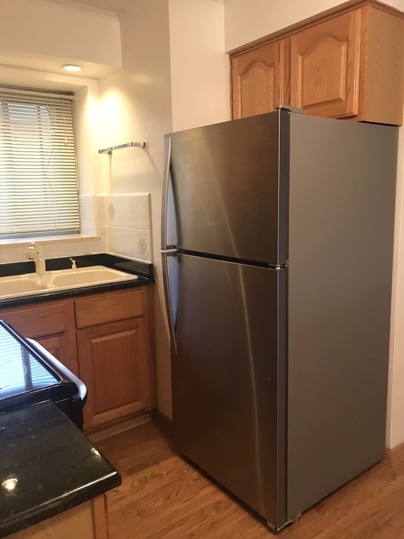 1425 W Touhy Avenue #103, Park Ridge, IL 60068