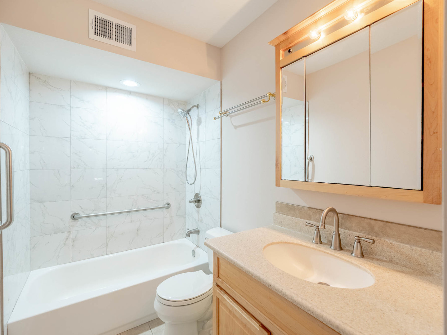 530 Shorely Drive #104, Barrington, IL 60010