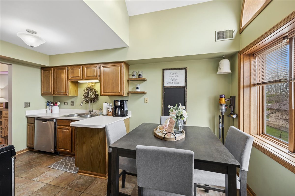 17950 66th Court #2S, Tinley Park, IL 60477