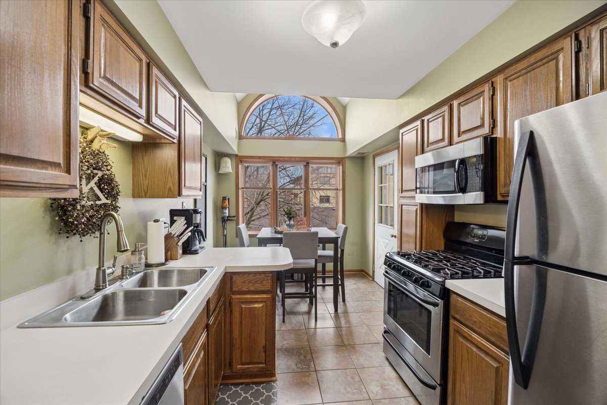 17950 66th Court #2S, Tinley Park, IL 60477