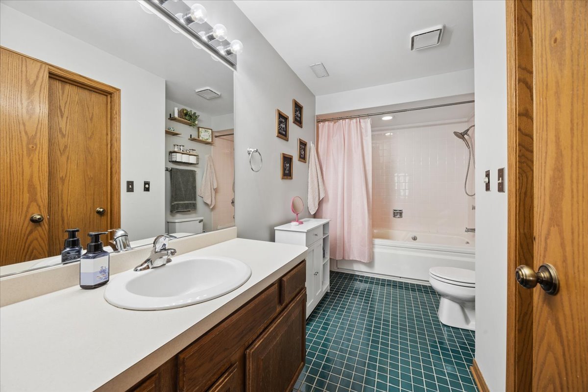 17950 66th Court #2S, Tinley Park, IL 60477