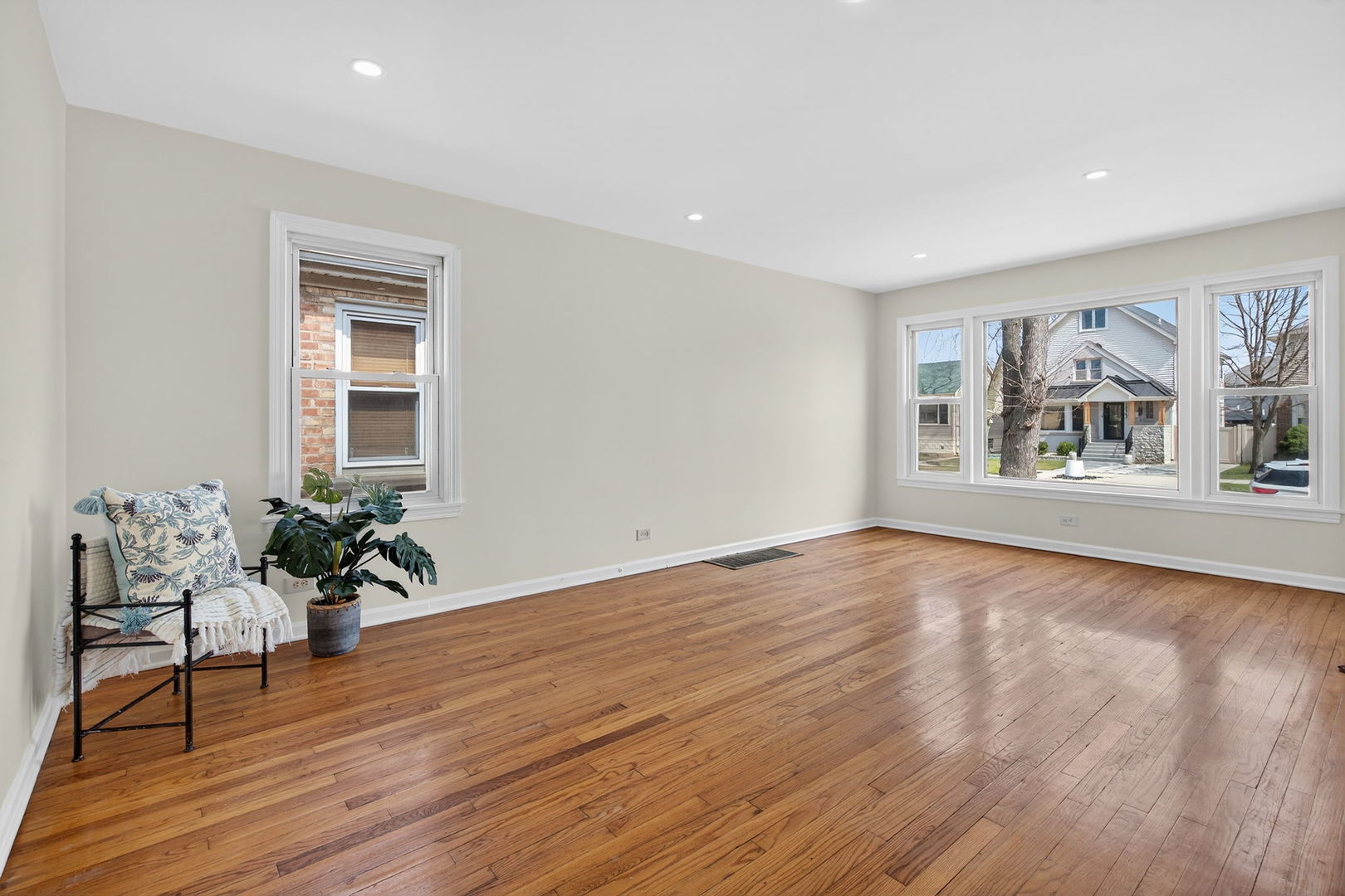 10552 S Troy Street, Chicago, IL 60655