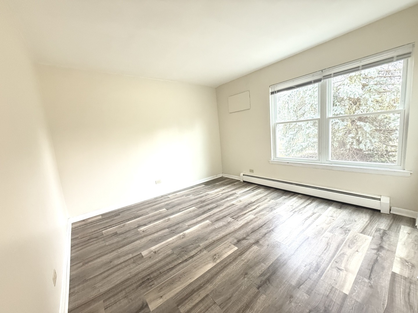 575 Berry Avenue #2F, Grayslake, IL 60030