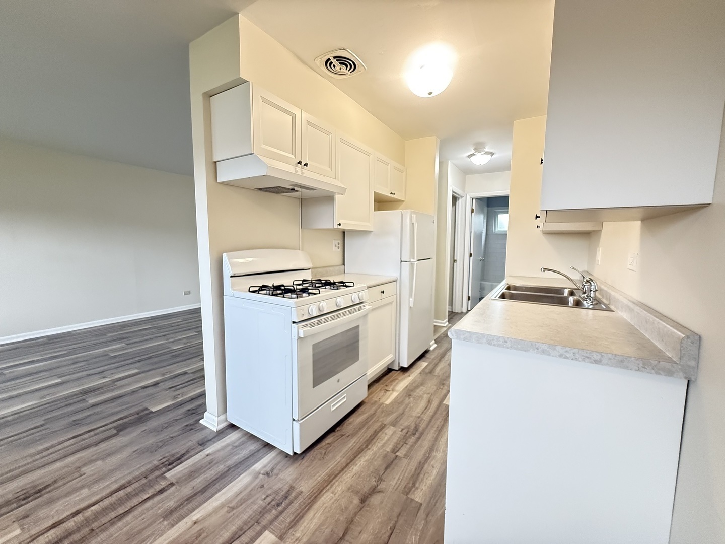 575 Berry Avenue #2F, Grayslake, IL 60030