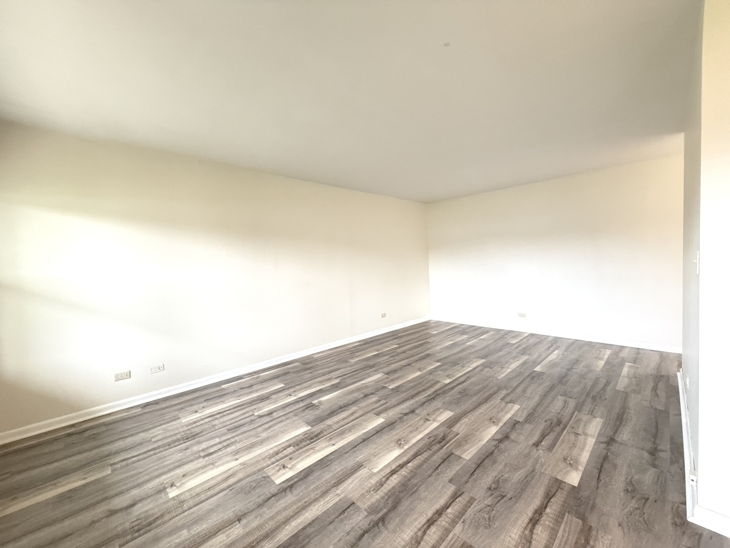 575 Berry Avenue #2F, Grayslake, IL 60030