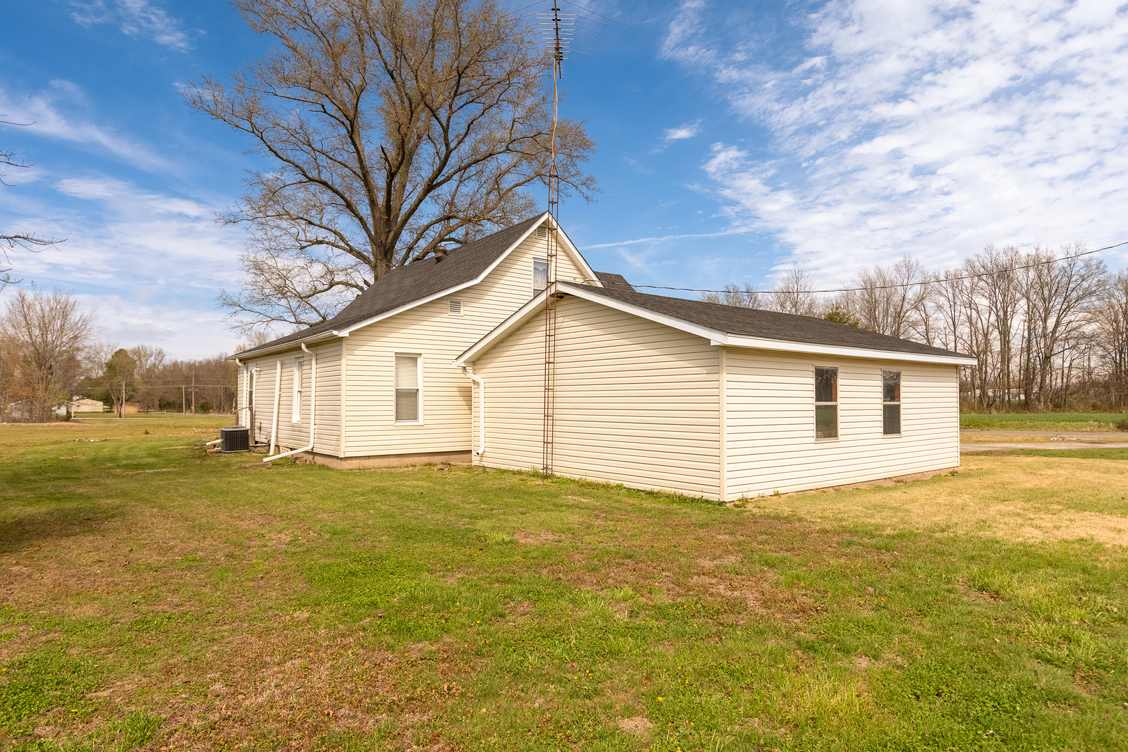 15016 Harmony Church Road, West Frankfort, IL 62896