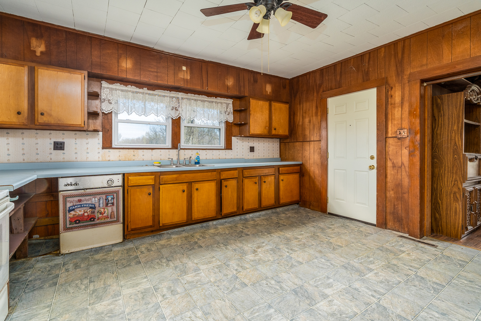 15016 Harmony Church Road, West Frankfort, IL 62896