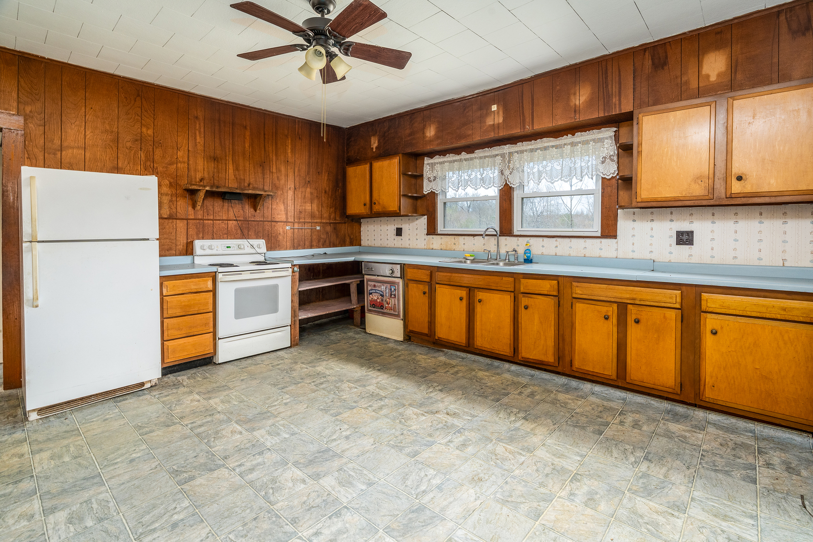 15016 Harmony Church Road, West Frankfort, IL 62896