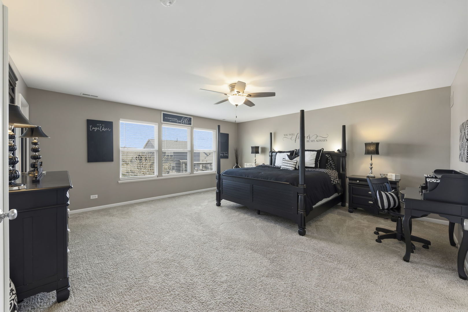 2328 Thunder Gulch Road, Montgomery, IL 60538