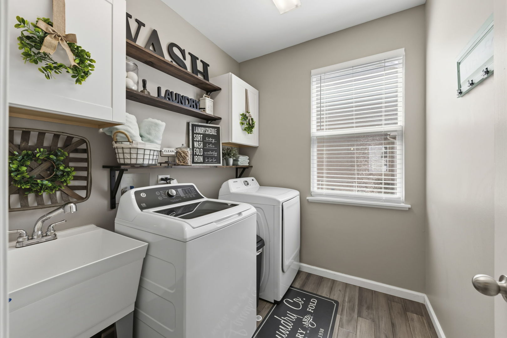 2328 Thunder Gulch Road, Montgomery, IL 60538