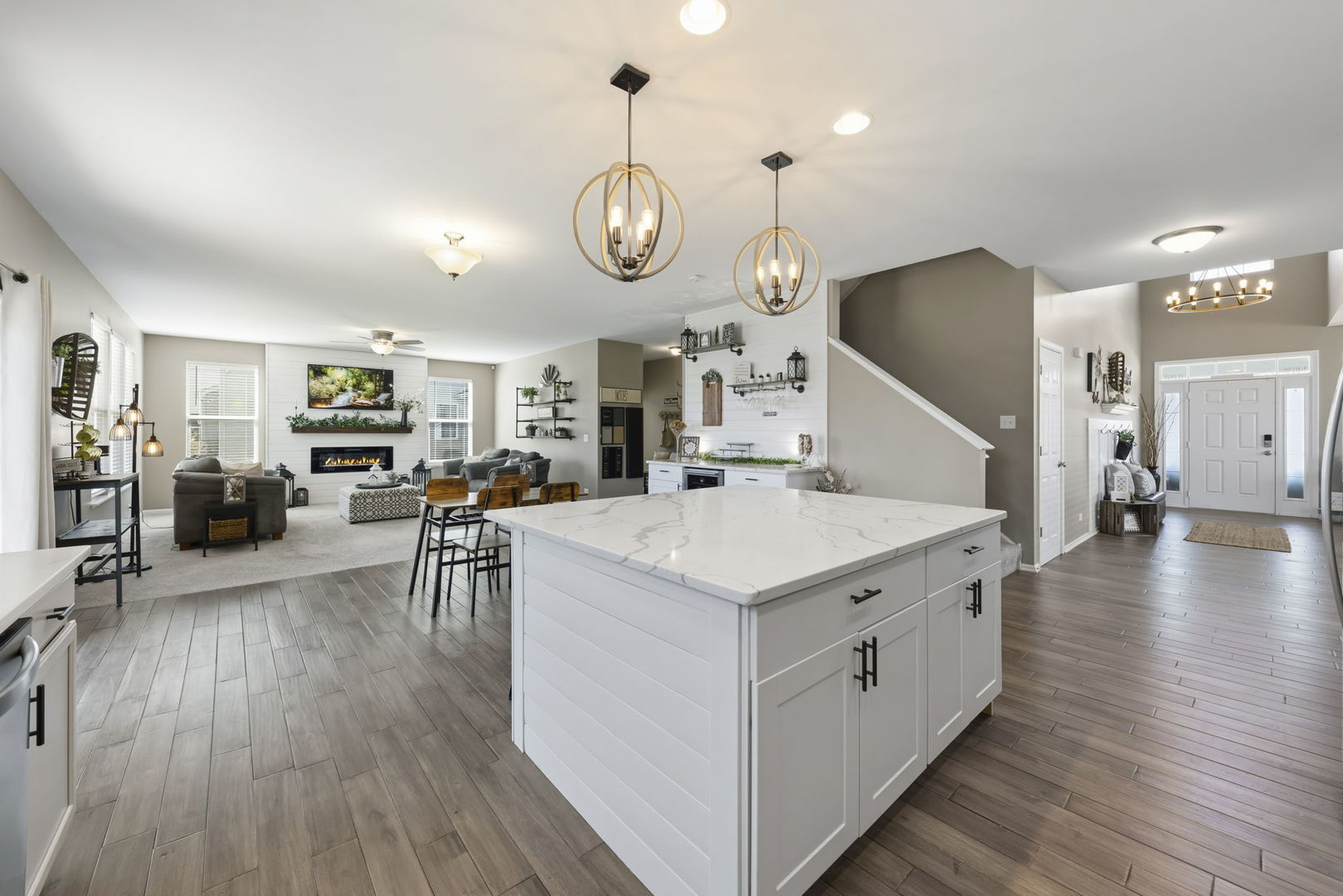 2328 Thunder Gulch Road, Montgomery, IL 60538