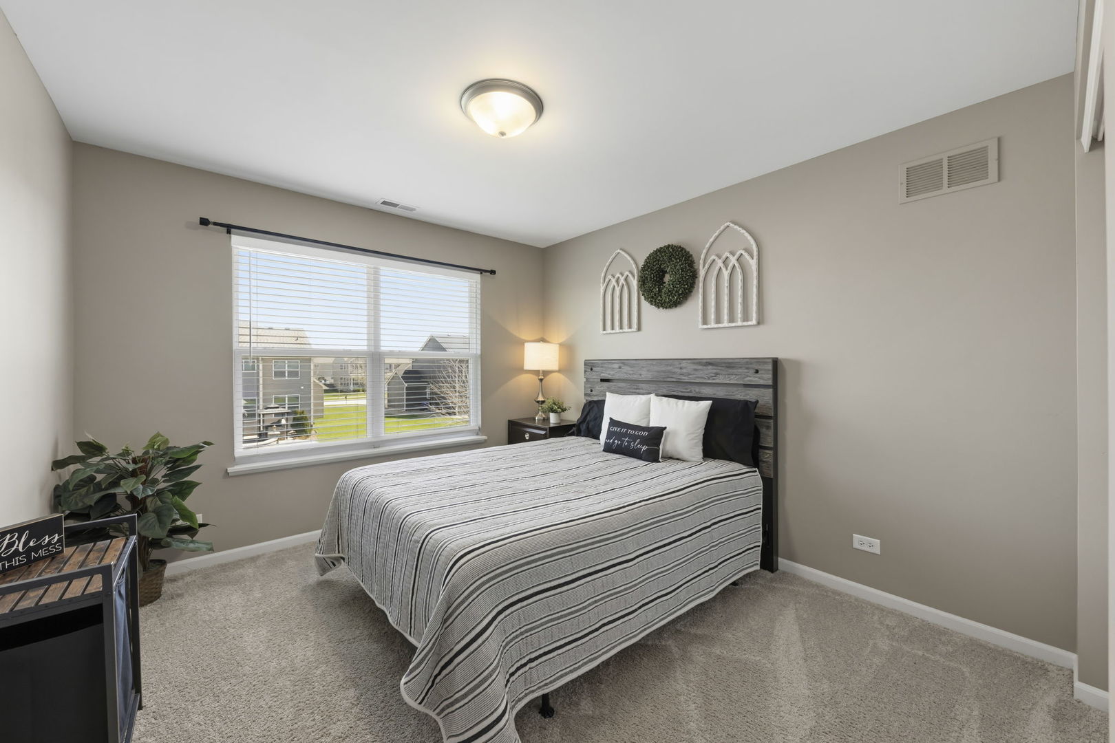 2328 Thunder Gulch Road, Montgomery, IL 60538