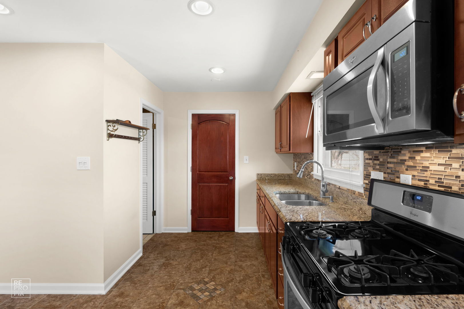 4433 Madison Avenue, Brookfield, IL 60513