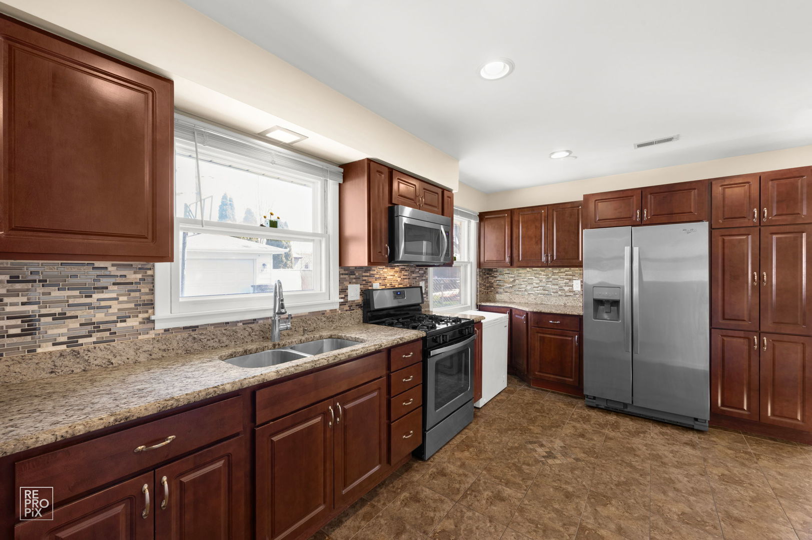 4433 Madison Avenue, Brookfield, IL 60513