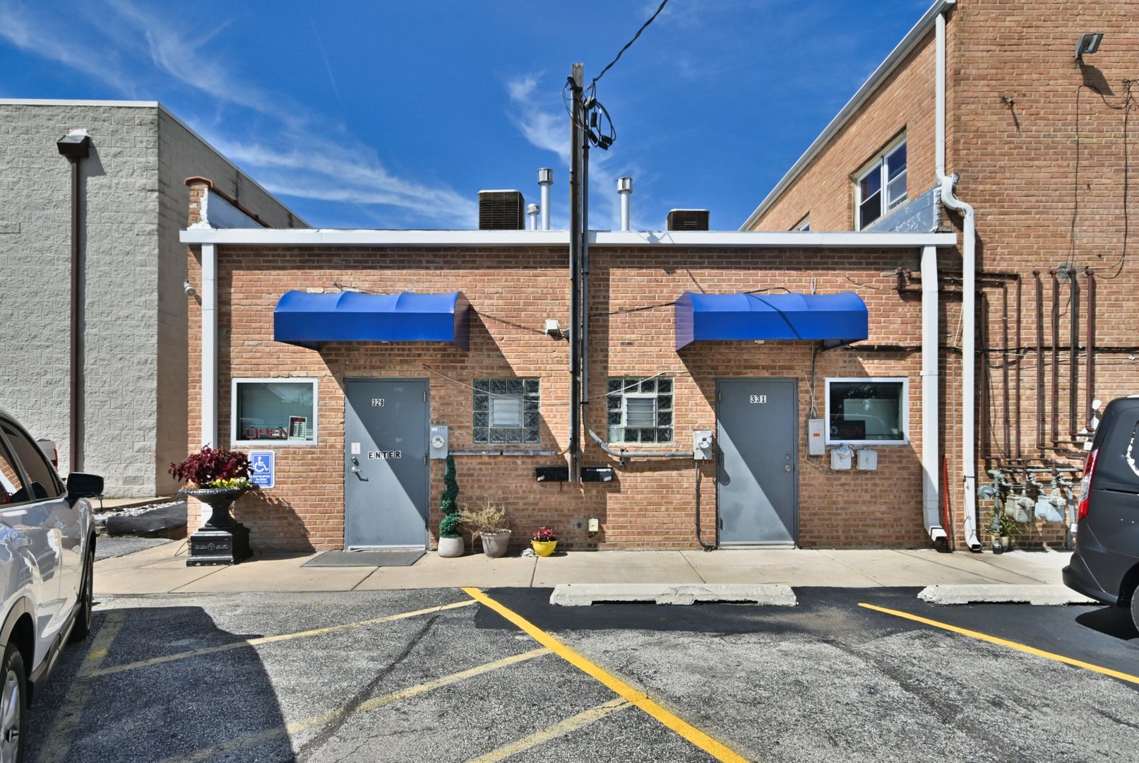 329-31 N Addison Road, Addison, IL 60101