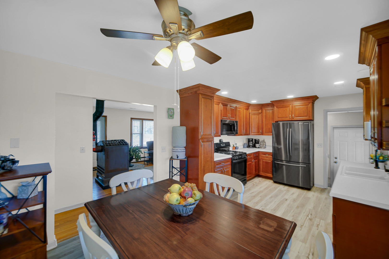 3709 Hawthorne Street, Harvard, IL 60033