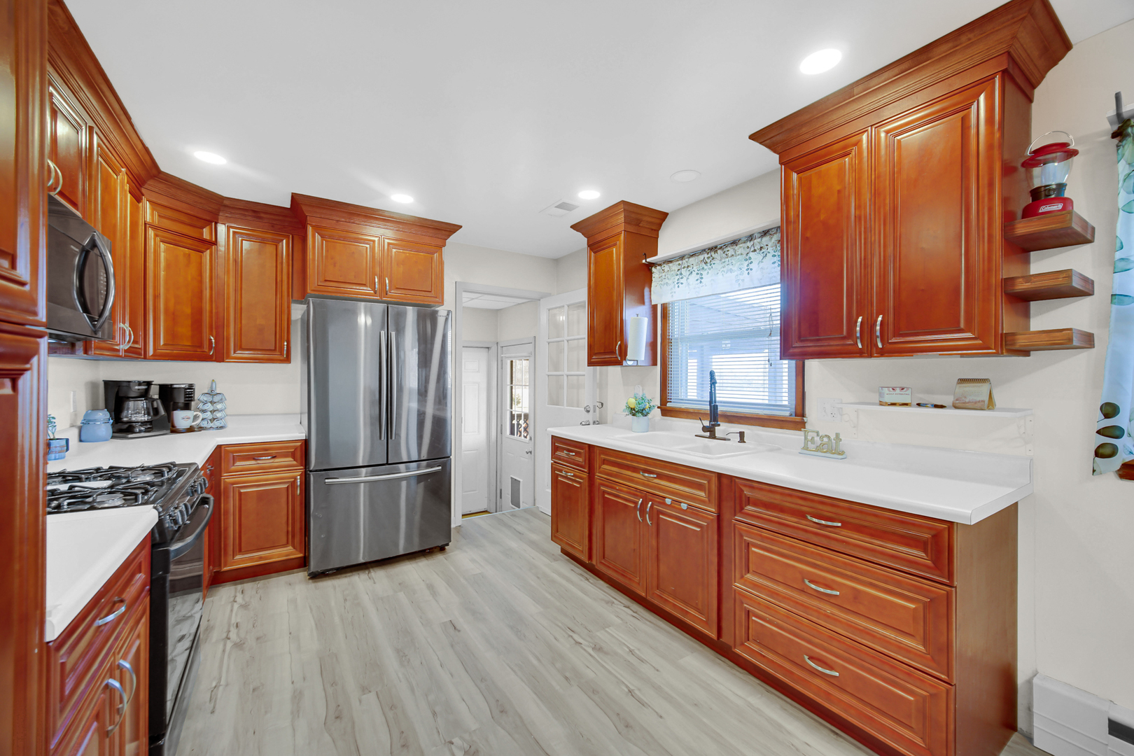 3709 Hawthorne Street, Harvard, IL 60033