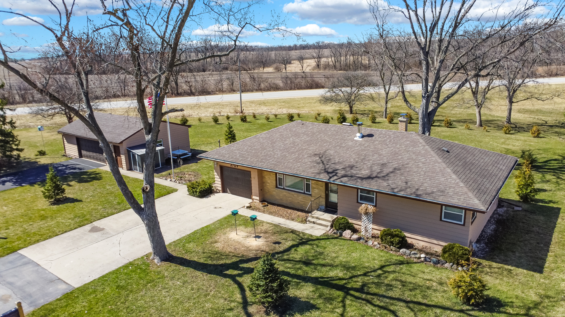 3709 Hawthorne Street, Harvard, IL 60033