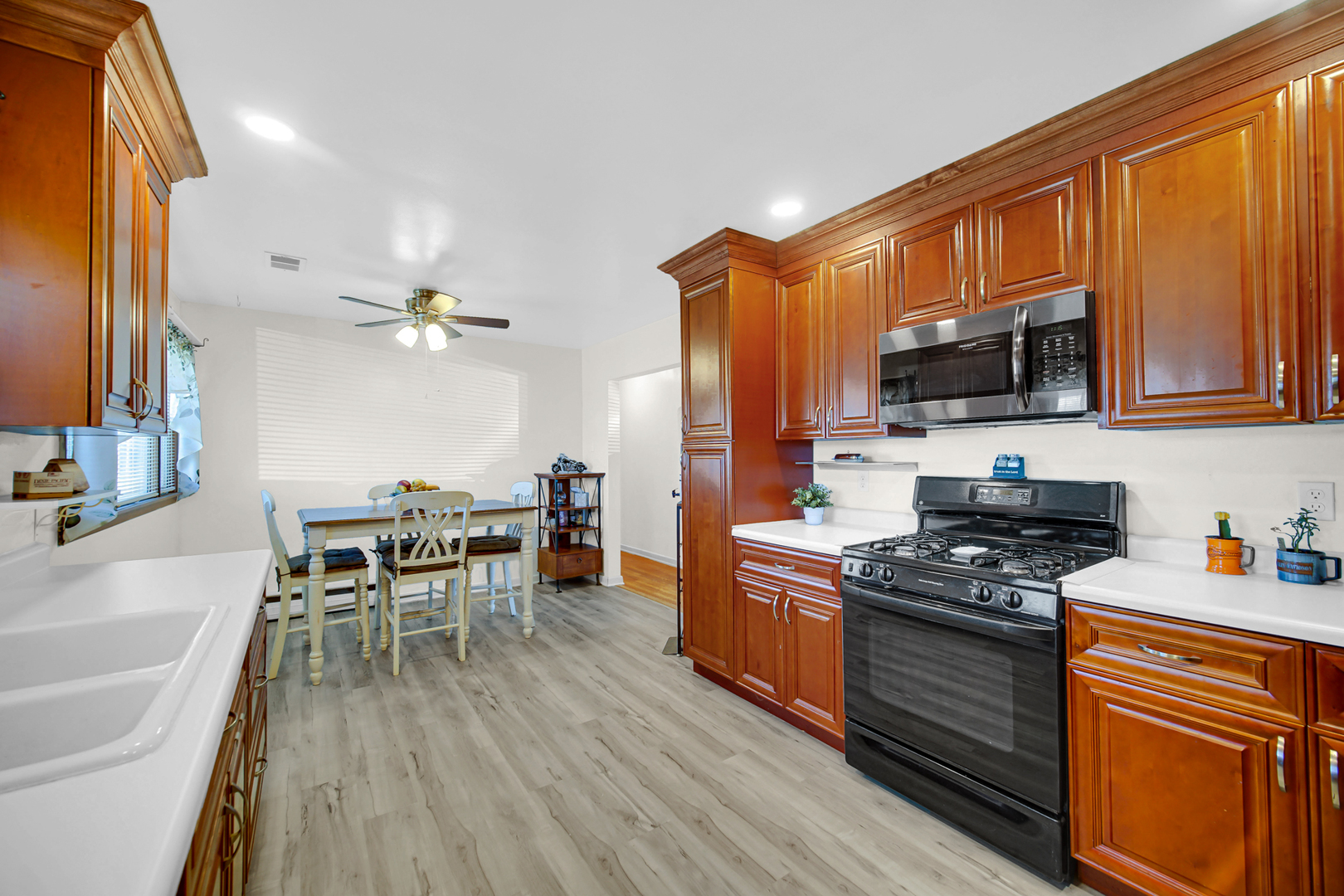 3709 Hawthorne Street, Harvard, IL 60033