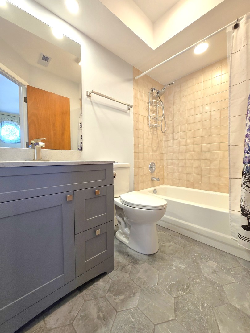 358 Westgate Terrace, Streamwood, IL 60107