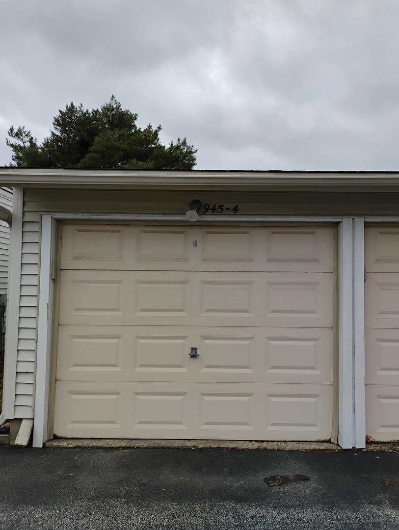 945 Commonwealth Court #4, Vernon Hills, IL 60061