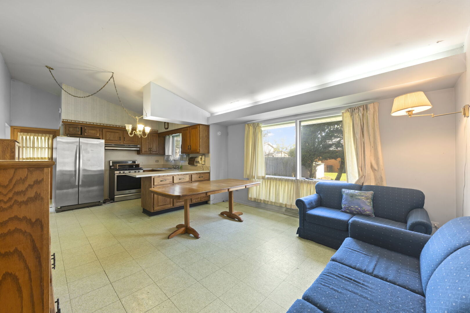 222 E Julia Drive, Villa Park, IL 60181