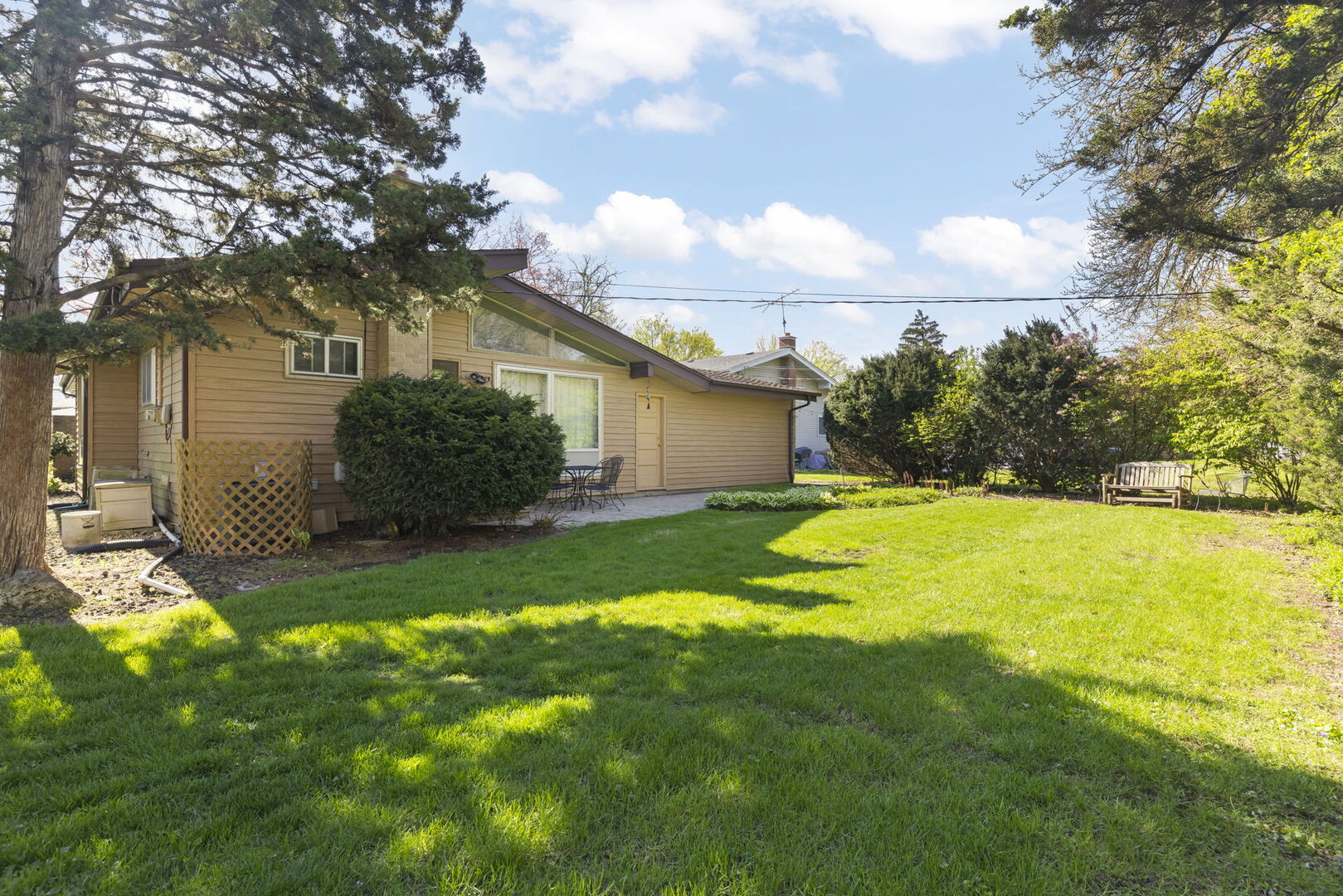 222 E Julia Drive, Villa Park, IL 60181