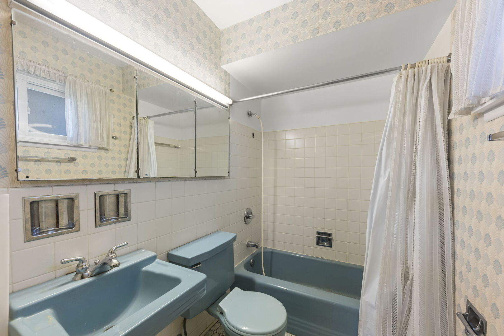 222 E Julia Drive, Villa Park, IL 60181