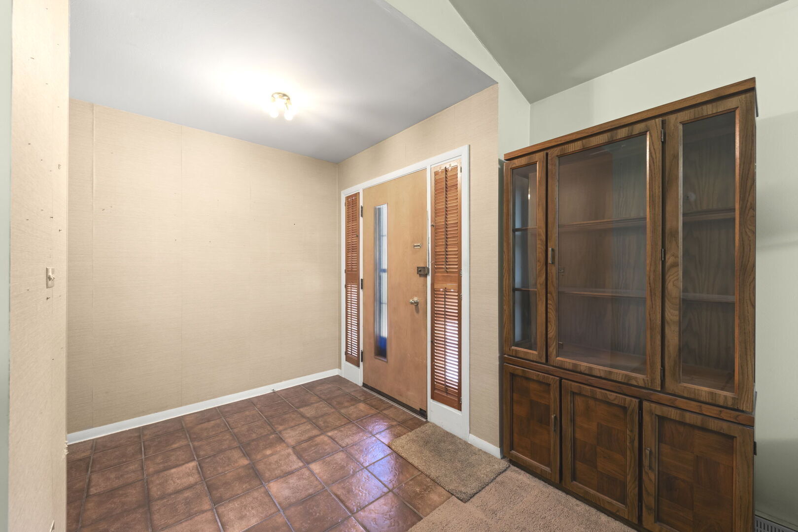 222 E Julia Drive, Villa Park, IL 60181