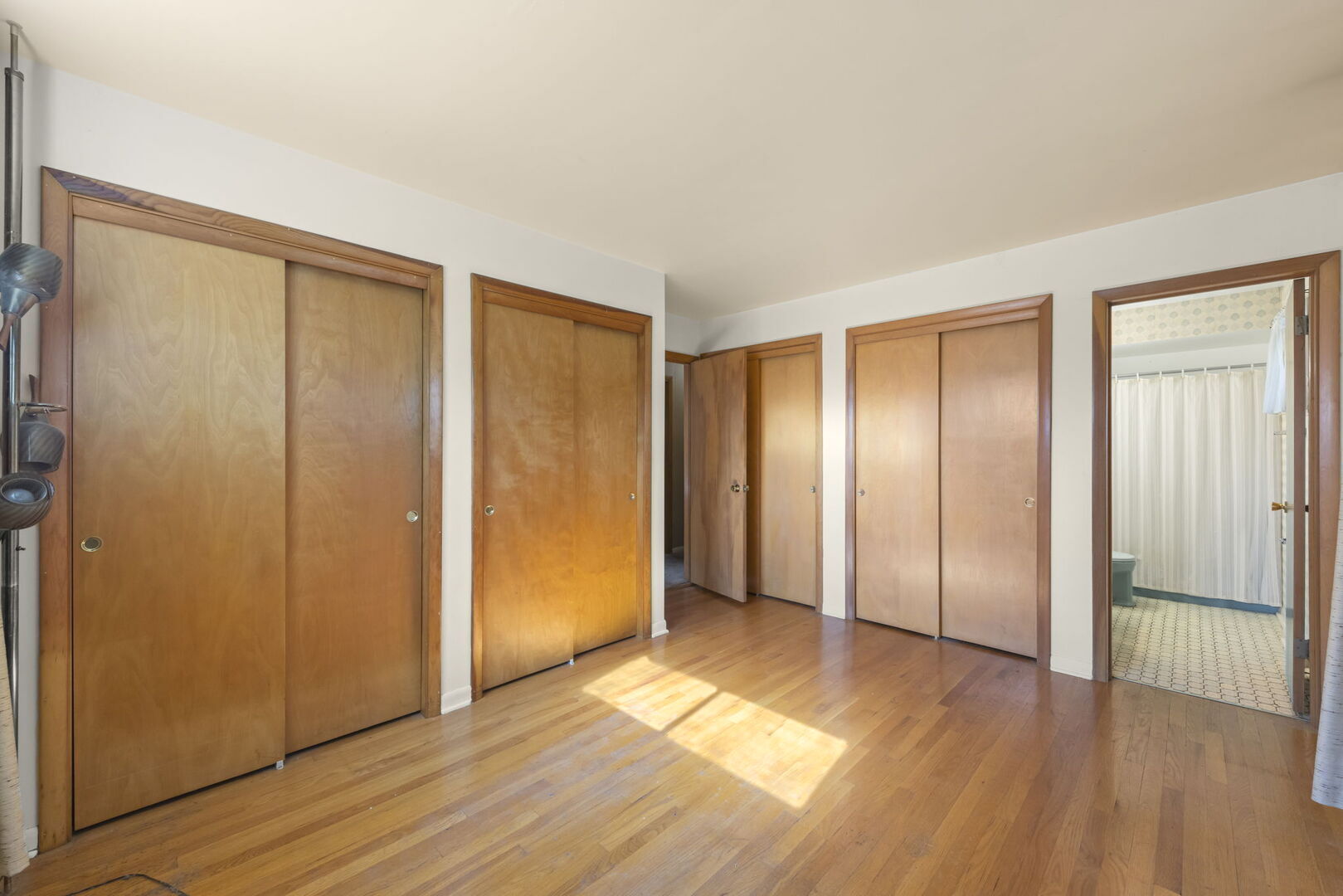 222 E Julia Drive, Villa Park, IL 60181