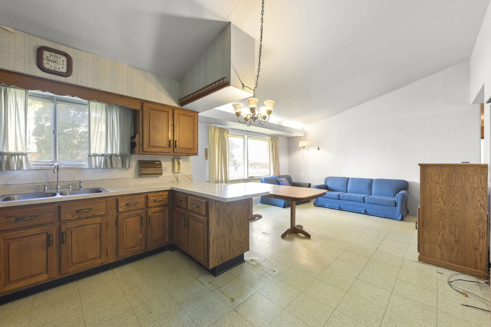 222 E Julia Drive, Villa Park, IL 60181