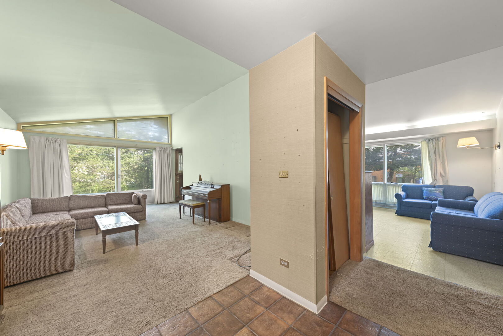 222 E Julia Drive, Villa Park, IL 60181