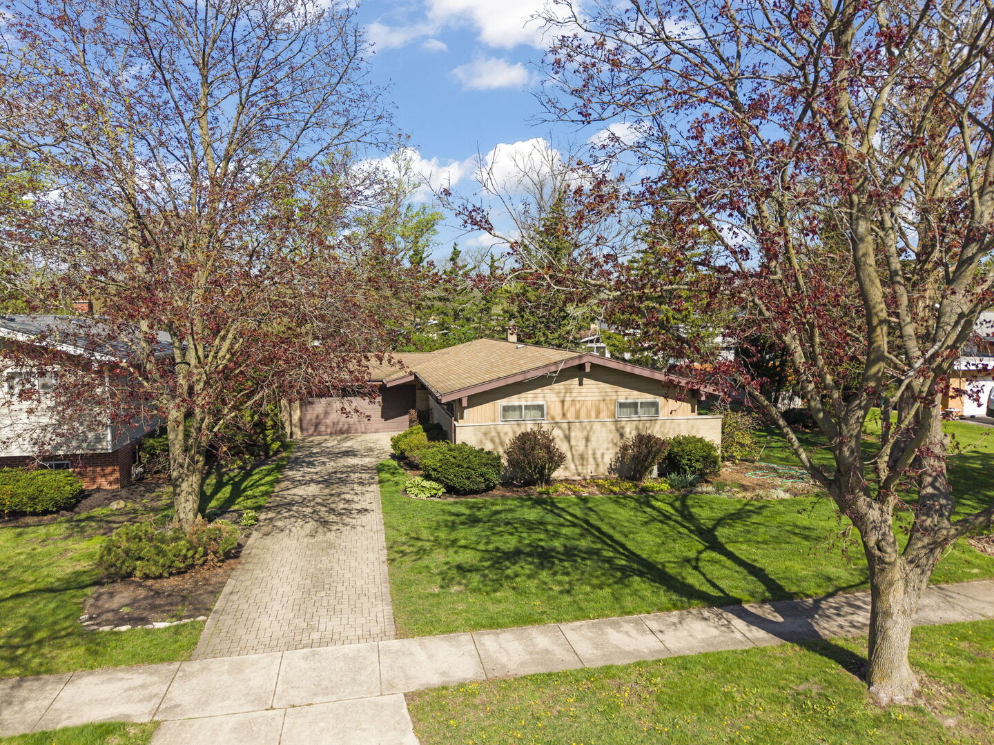 222 E Julia Drive, Villa Park, IL 60181