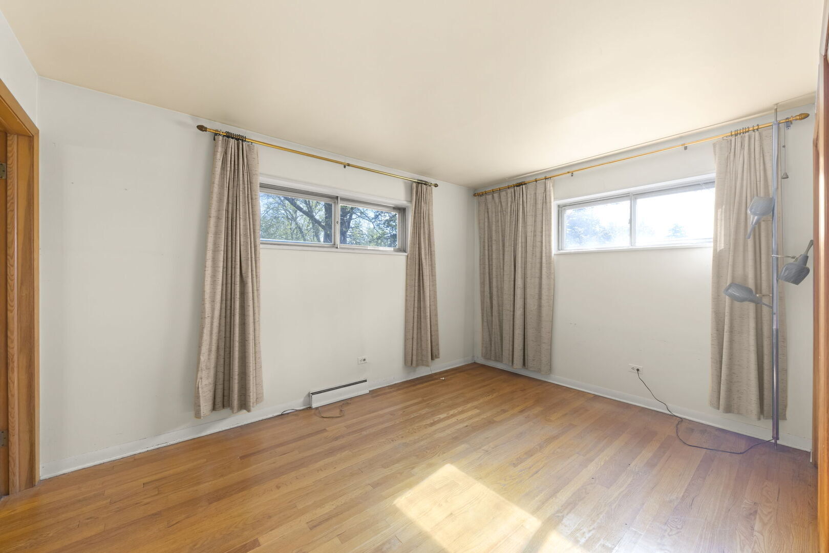 222 E Julia Drive, Villa Park, IL 60181