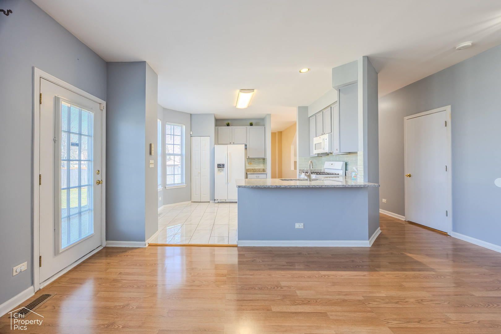 252 Balmoral Court, Glendale Heights, IL 60139