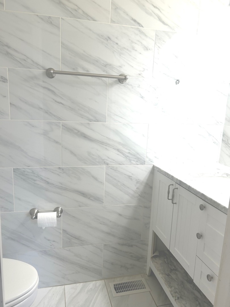 252 Balmoral Court, Glendale Heights, IL 60139