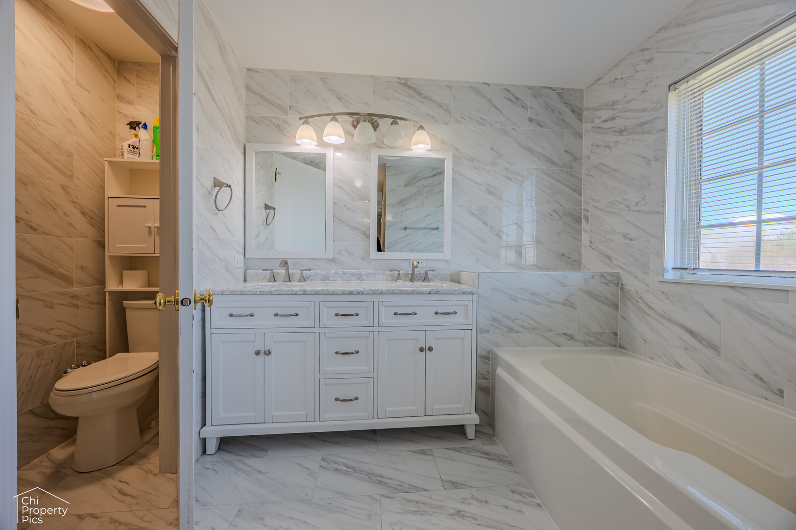 252 BALMORAL Court, Glendale Heights, IL 60139