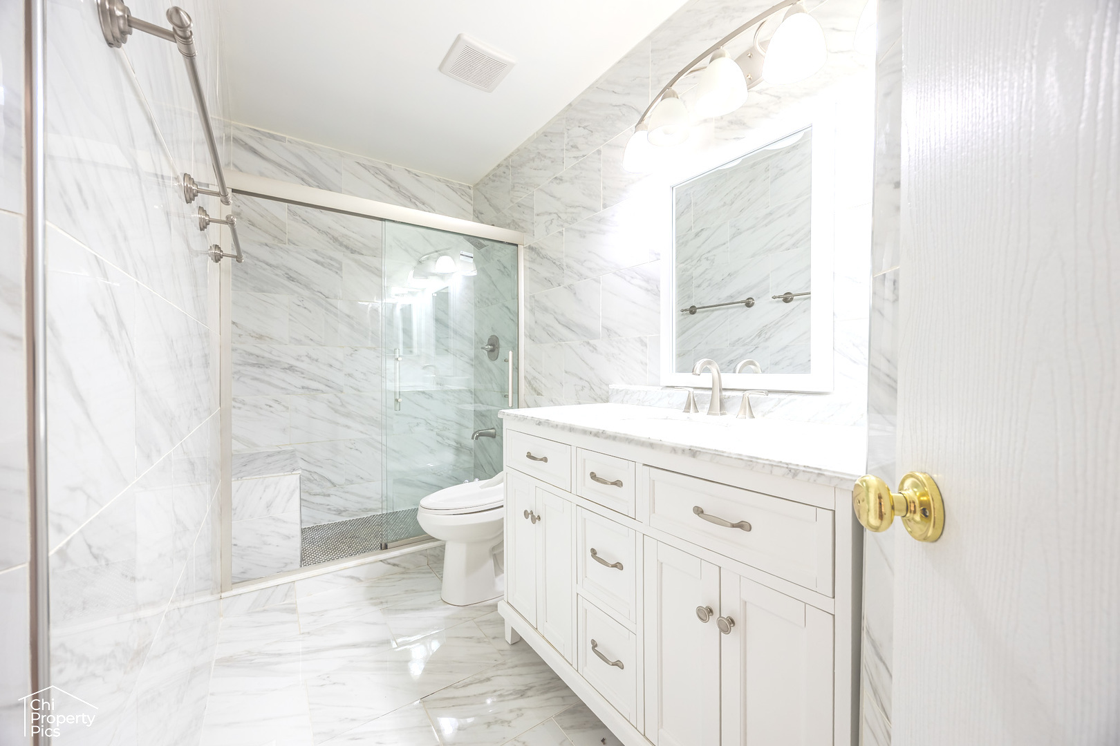 252 Balmoral Court, Glendale Heights, IL 60139