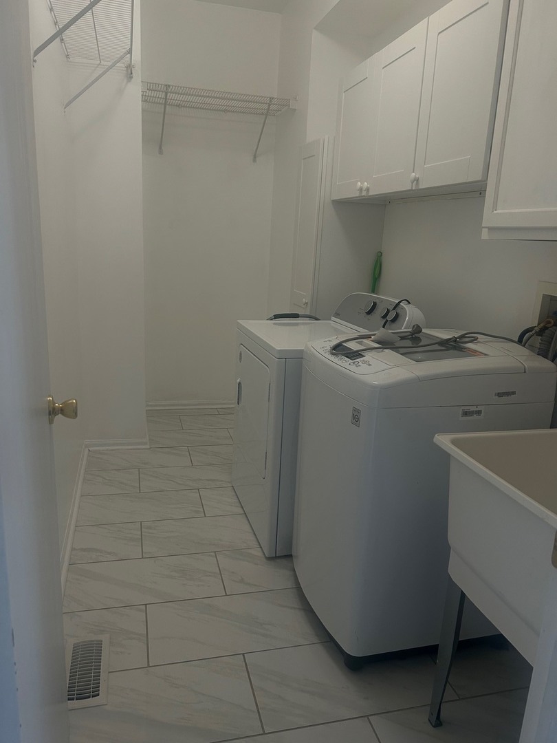 252 Balmoral Court, Glendale Heights, IL 60139