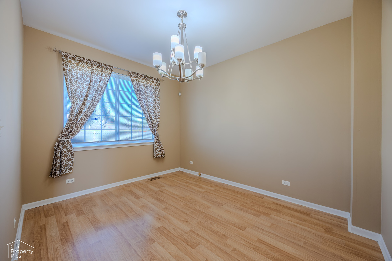 252 BALMORAL Court, Glendale Heights, IL 60139