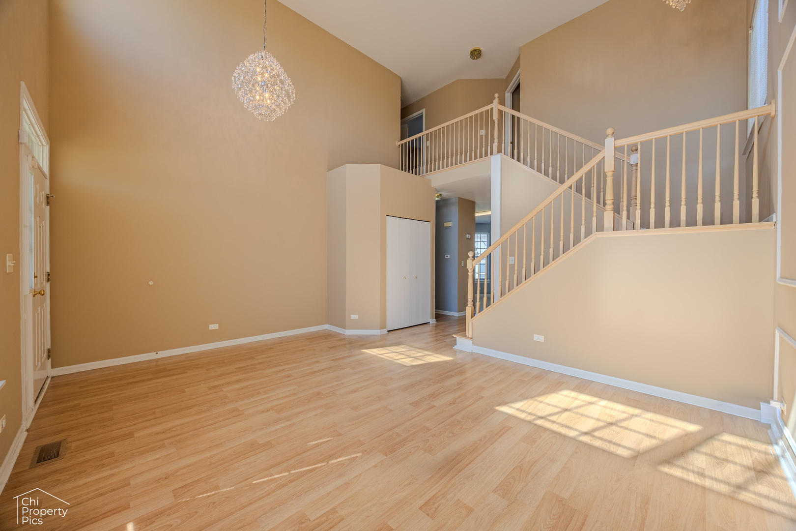 252 BALMORAL Court, Glendale Heights, IL 60139