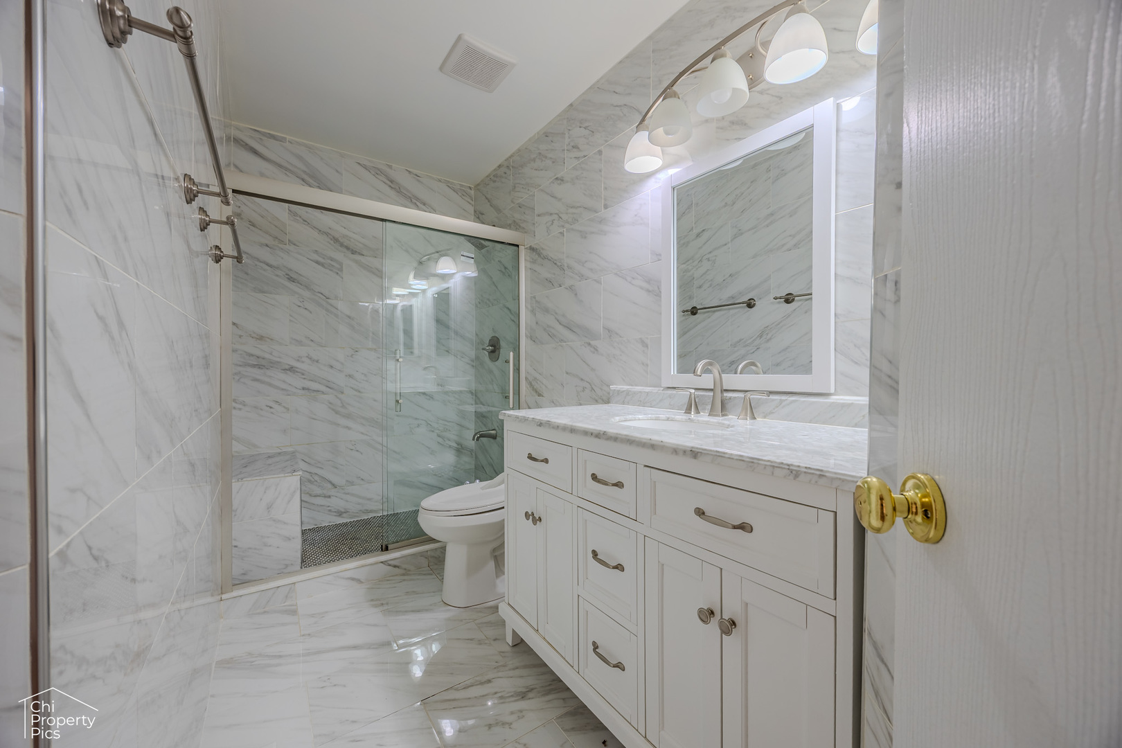 252 BALMORAL Court, Glendale Heights, IL 60139