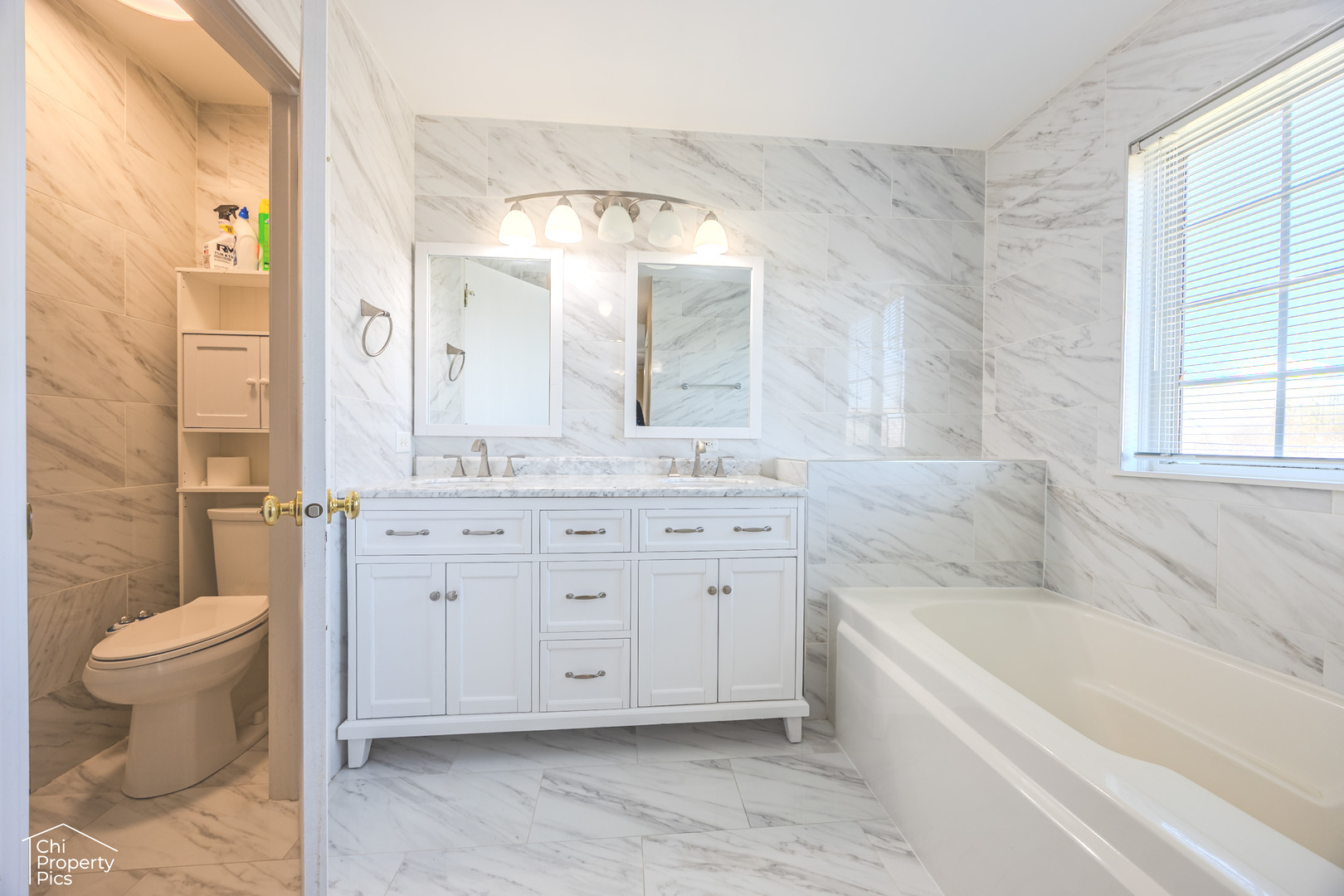 252 Balmoral Court, Glendale Heights, IL 60139