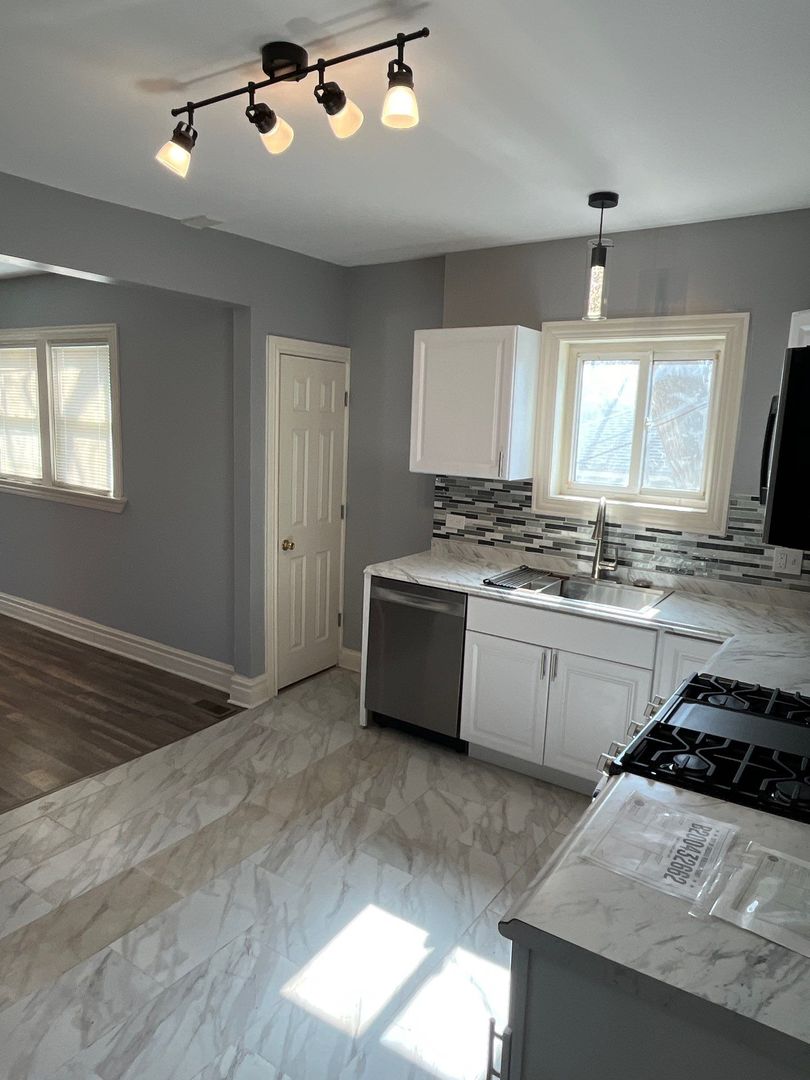 7438 S Champlain Avenue, Chicago, IL 60619