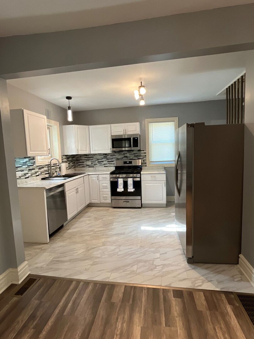 7438 S Champlain Avenue, Chicago, IL 60619